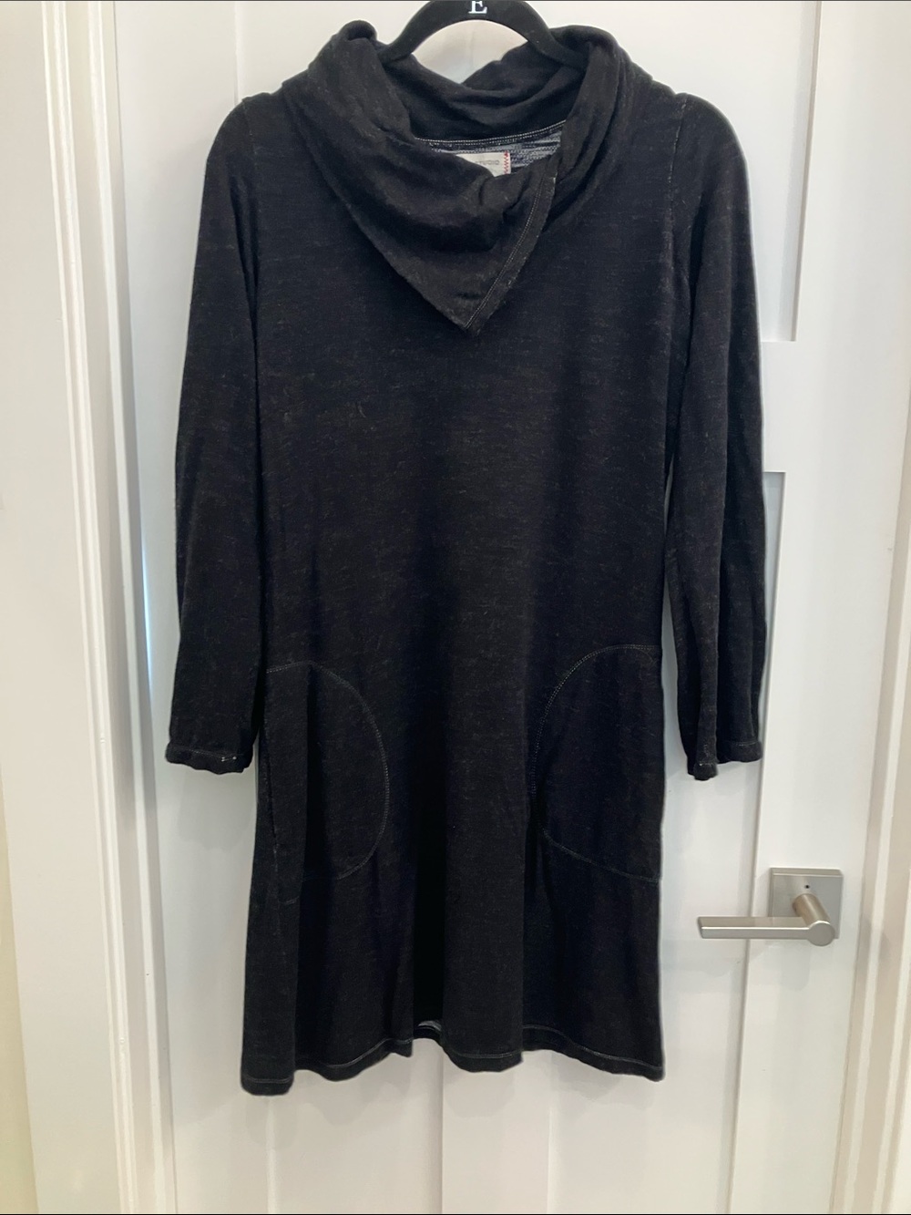 Max Studio Stretchy long sleeved mini dress